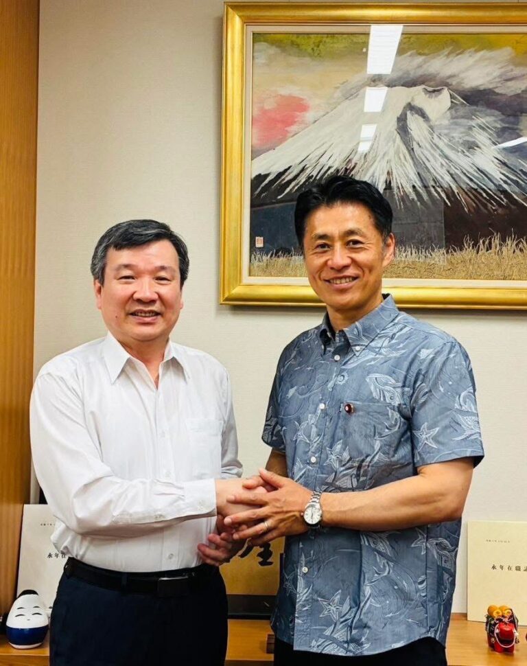 右：衆議院細野豪志