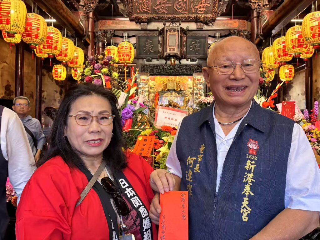 左:川野榮子會長:新港奉天宮何達煌董事長