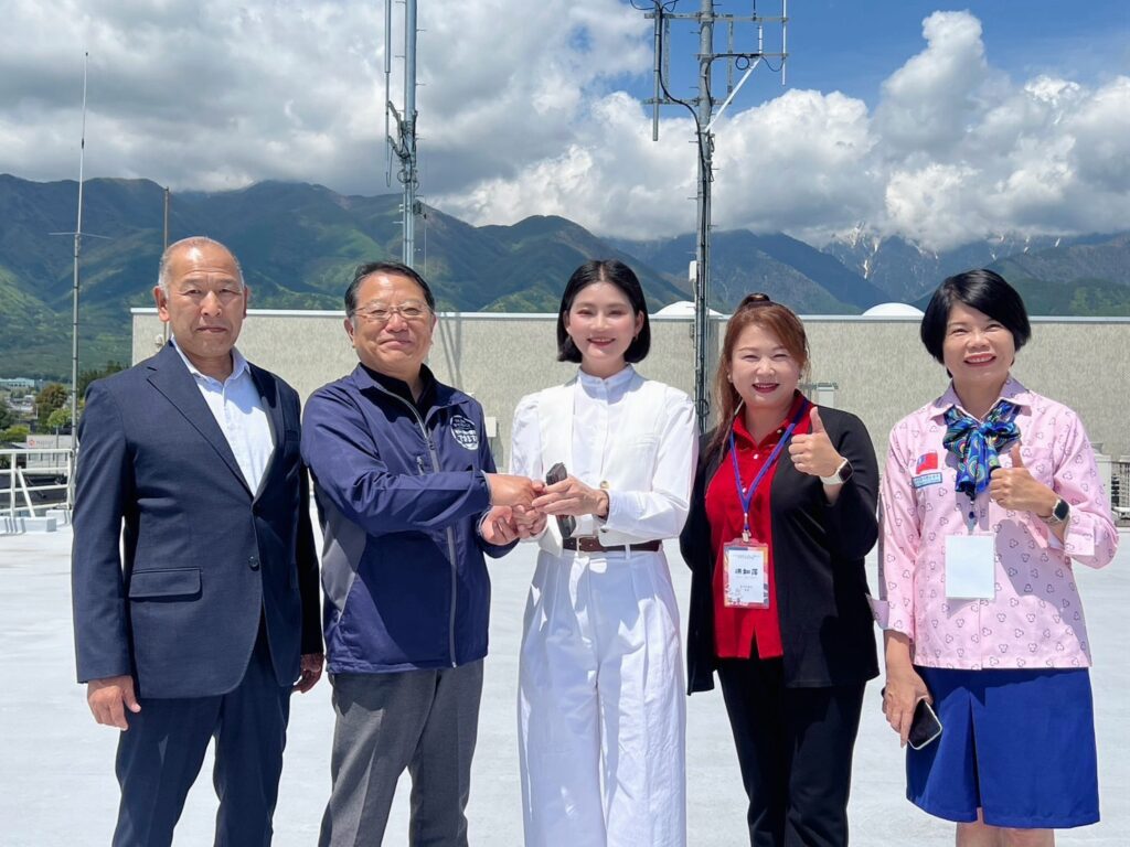 左起：教育長齊藤博、駒根市市長伊藤祐三、陳璧君副縣長、洪茹萍議員、廖文秀團長。