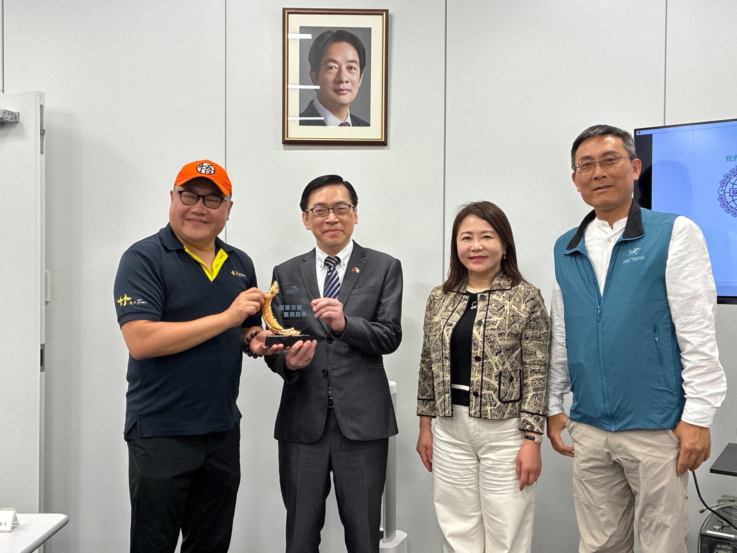 范振國處長接見世華名譽總會長莊住維暨台大「E勢泮6A」訪問團　盼深化台日經貿交流