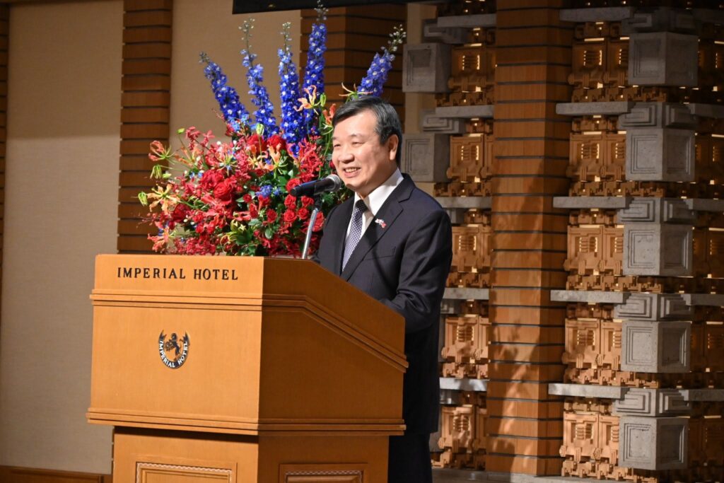 台北駐日經濟文化代表處代表李逸洋上台致詞(圖/駐日代表処)