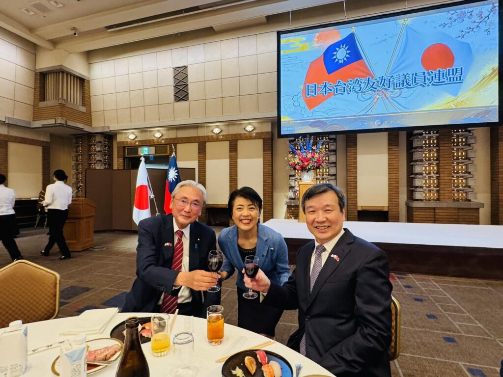 與古屋會長及自民黨總務會長有村治子(圖/駐日代表処)