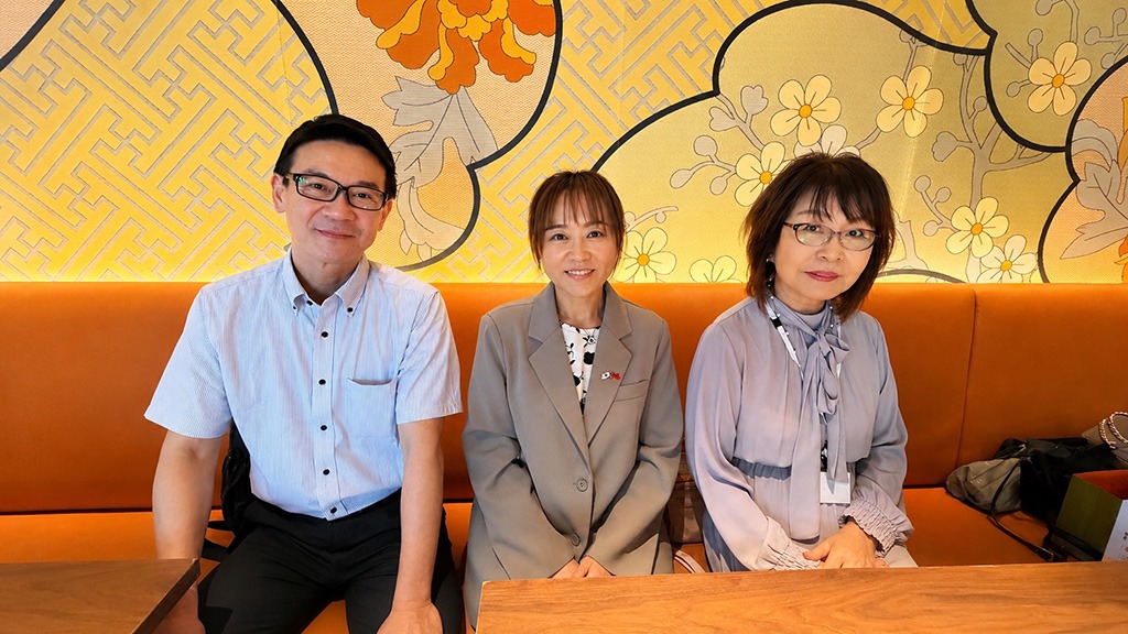 左起：教育組黃聖明組長、僑務組李承芸副組長、僑務委員林月理