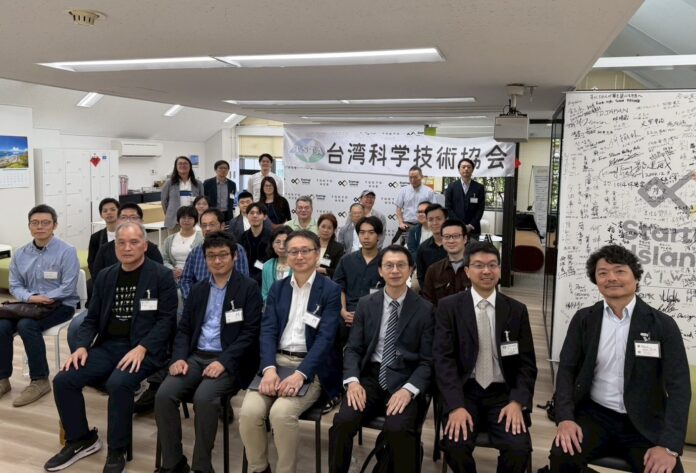 全體出席人員合照 前排右3:台灣駐日代表處科技組 吳嘉文,前排右2:台灣科學技術協會理事長 王貞翊,前排左3: Matlantis行銷部長 堀野史郎, 前排左2: Matlantis技術顧問 青木祐太 全體出席人員合照 前排右3:台灣駐日代表處科技組 吳嘉文,前排右2:台灣科學技術協會理事長 王貞翊,前排左3: Matlantis行銷部長 堀野史郎, 前排左2: Matlantis技術顧問 青木祐太