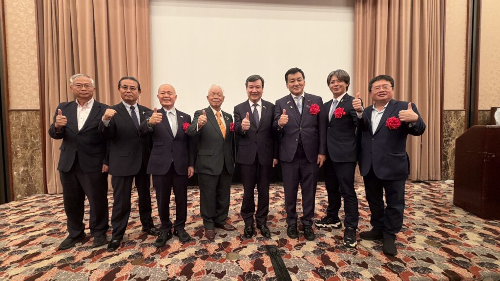 左１/蔡明耀公使/右４李逸洋大使/右3奈良縣町村議會長新澤良文/右２神戶市議員上畠寬弘