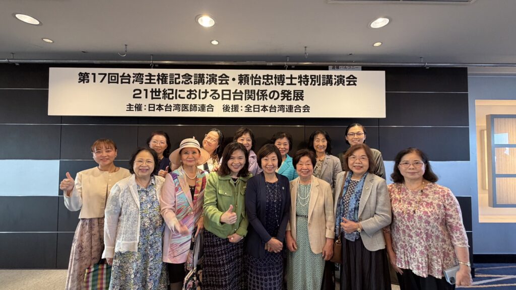 在日婦女會會員参加合影