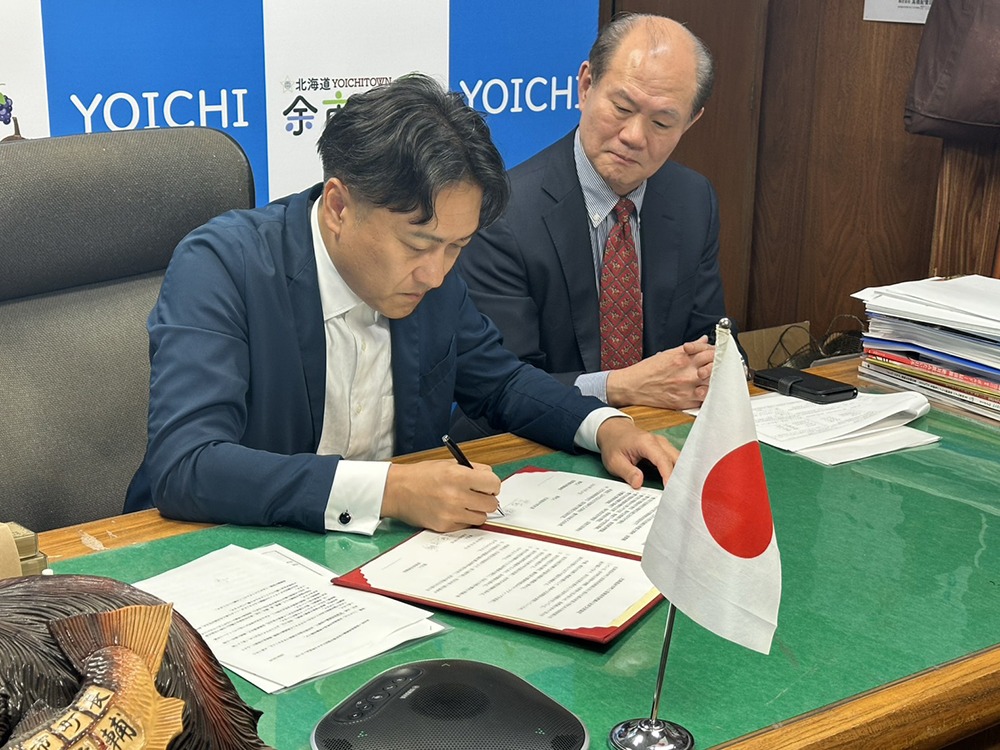 齊藤町長簽約