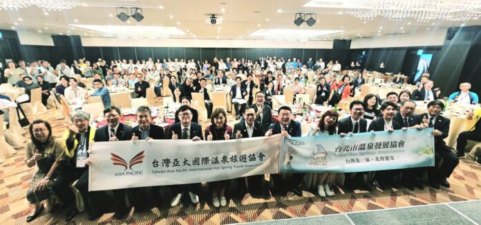 日本からの貴賓たちと集合写真