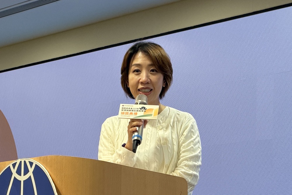代理委員長李硏慧致詞